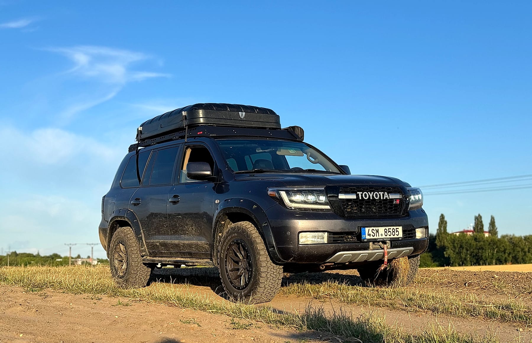 Land Cruiser z boku